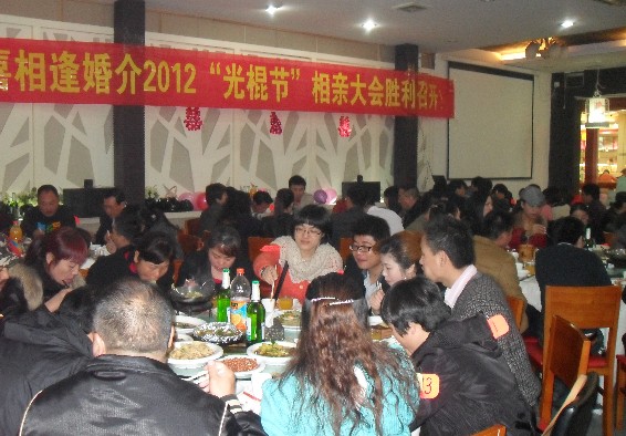 会员们共进晚餐